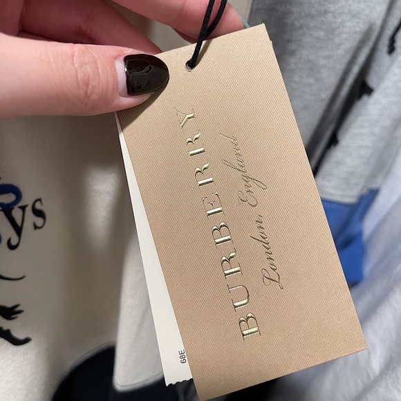 burberry hang tag